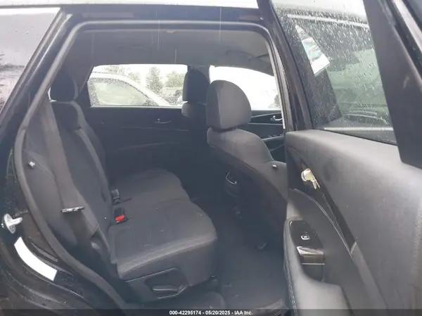 5XYPG4A58KG487814 2019 KIA SORENTO - Image 8