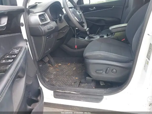 5XYPG4A58KG488185 2019 KIA SORENTO - Image 8