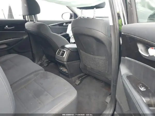 5XYPG4A58KG489658 2019 KIA SORENTO - Image 8
