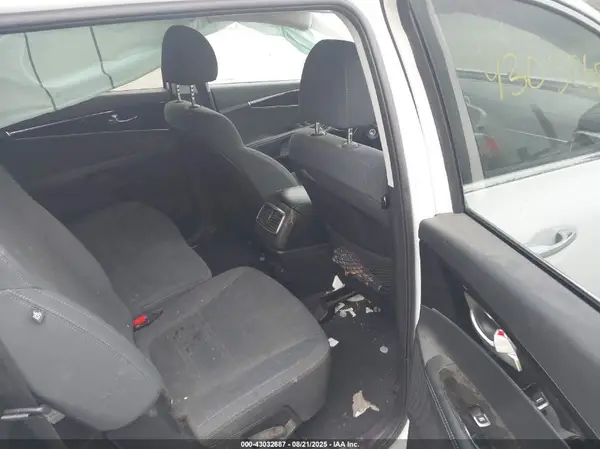 5XYPG4A58KG489739 2019 KIA SORENTO - Image 8