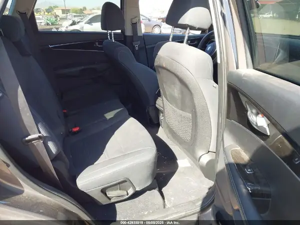 5XYPG4A58KG490549 2019 KIA SORENTO - Image 8