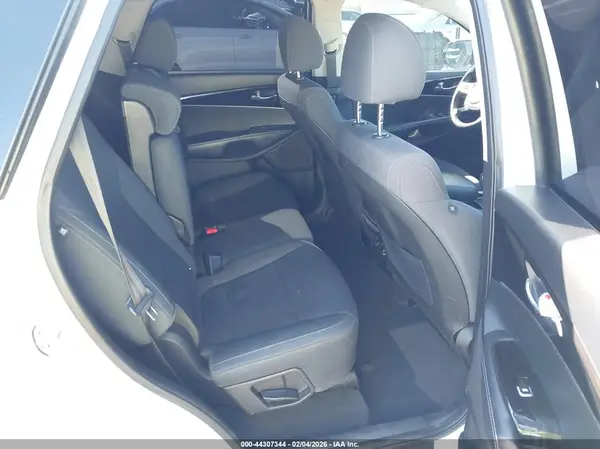 5XYPG4A58KG560759 2019 KIA SORENTO - Image 8