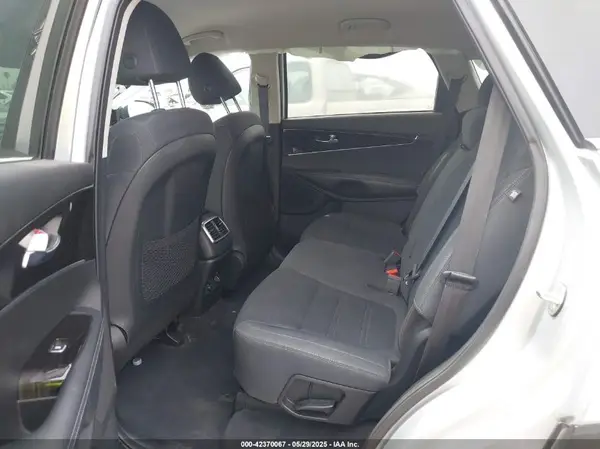 5XYPG4A58KG597729 2019 KIA SORENTO - Image 8