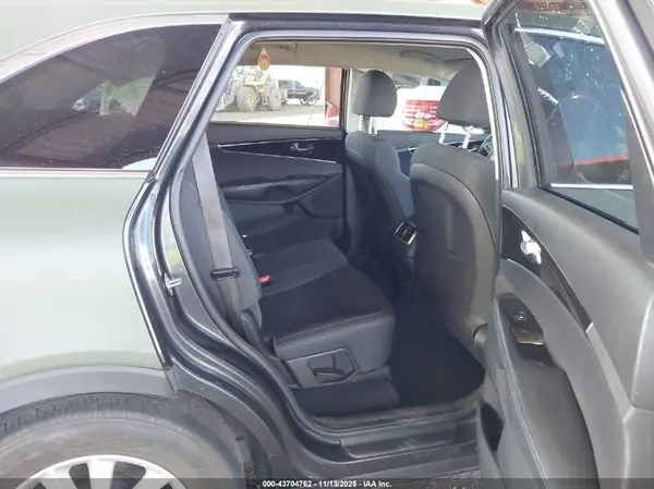 5XYPG4A58LG627975 2020 KIA SORENTO - Image 8