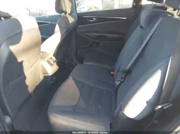 5XYPG4A59GG129581 2016 KIA SORENTO - Image 8
