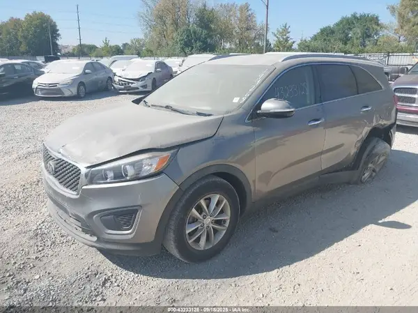 5XYPG4A59HG194268 2017 KIA SORENTO - Image 2