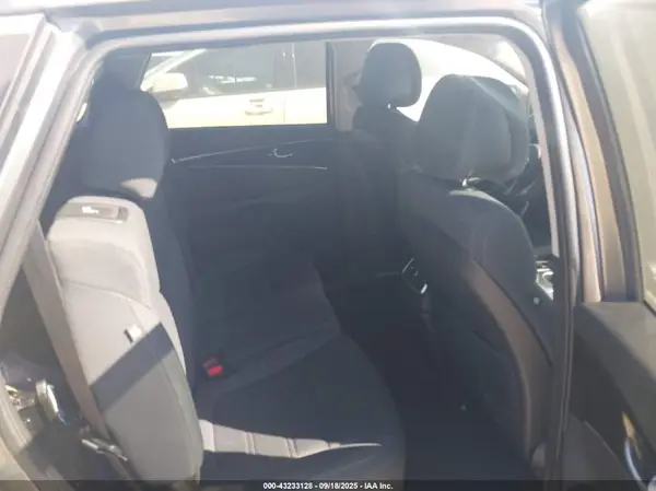 5XYPG4A59HG194268 2017 KIA SORENTO - Image 8