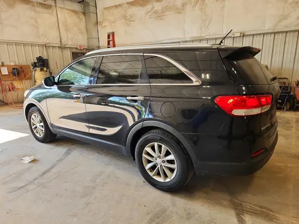5XYPG4A59HG196988 2017 KIA SORENTO - Image 2