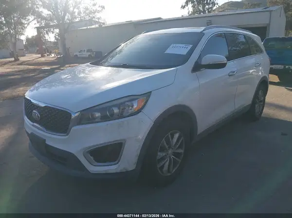 5XYPG4A59HG228712 2017 KIA SORENTO - Image 2