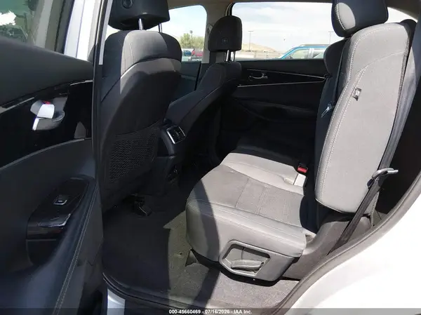 5XYPG4A59HG230895 2017 KIA SORENTO - Image 8