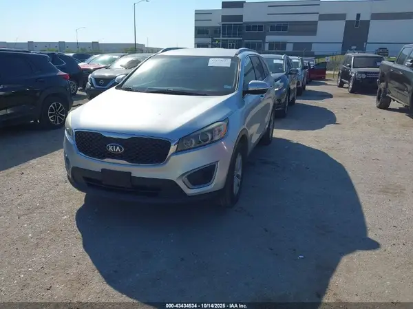 5XYPG4A59HG320368 2017 KIA SORENTO - Image 2