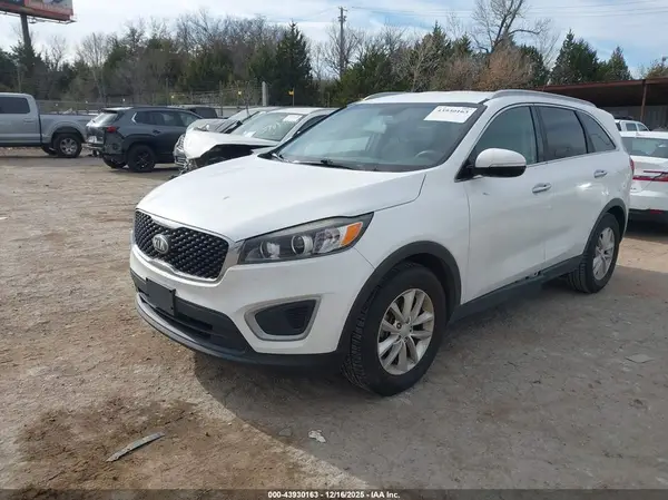 5XYPG4A59JG351187 2018 KIA SORENTO - Image 2