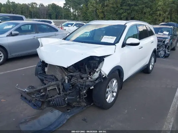 5XYPG4A59JG383623 2018 KIA SORENTO - Image 2