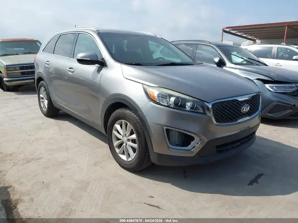 5XYPG4A59JG389020 2018 KIA SORENTO - Image 1