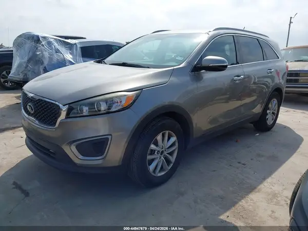5XYPG4A59JG389020 2018 KIA SORENTO - Image 2