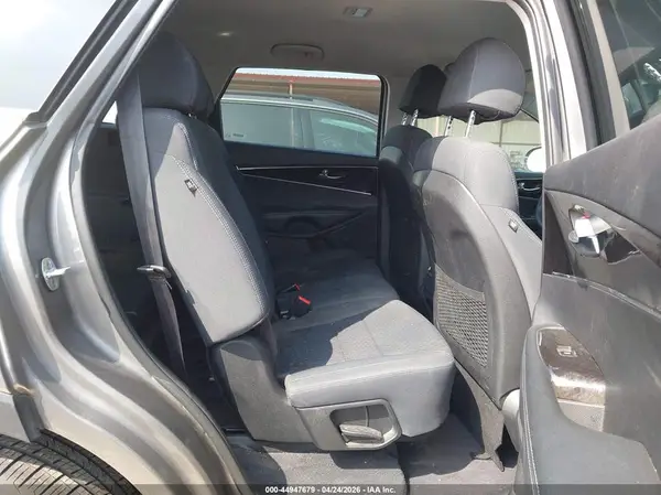 5XYPG4A59JG389020 2018 KIA SORENTO - Image 8