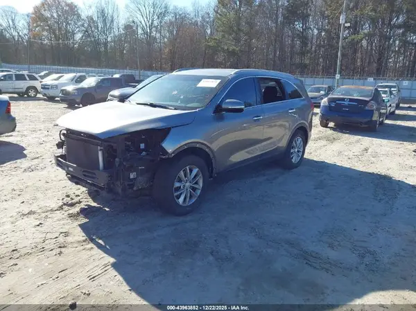 5XYPG4A59JG405846 2018 KIA SORENTO - Image 2