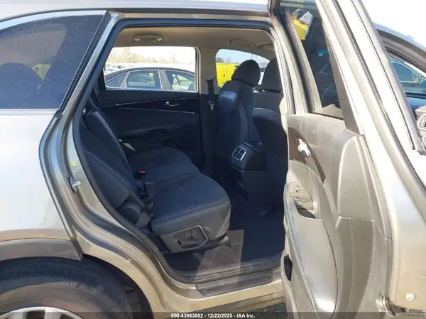 5XYPG4A59JG405846 2018 KIA SORENTO - Image 8
