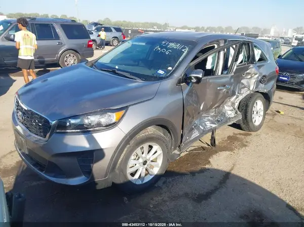 5XYPG4A59KG435561 2019 KIA SORENTO - Image 2