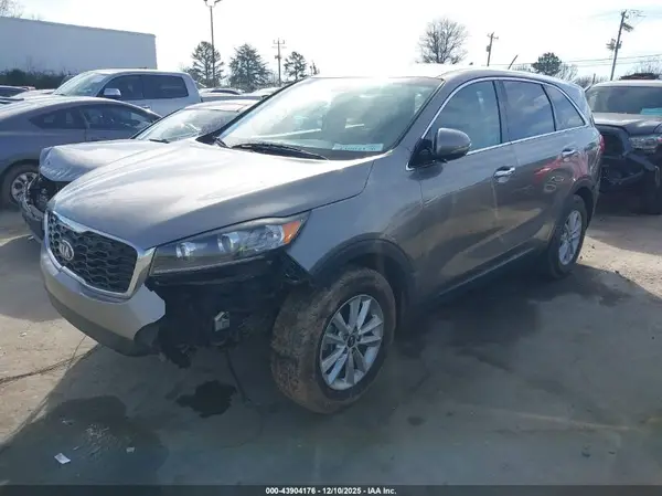 5XYPG4A59KG450495 2019 KIA SORENTO - Image 2