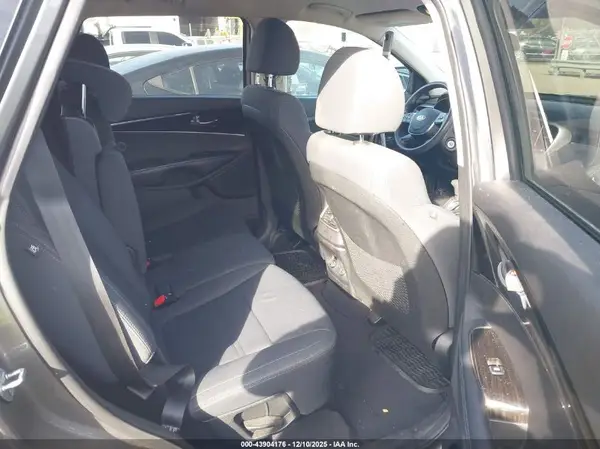 5XYPG4A59KG450495 2019 KIA SORENTO - Image 8