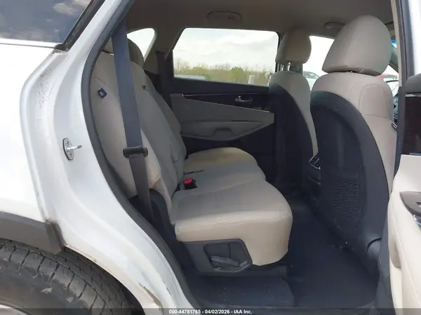 5XYPG4A59KG483125 2019 KIA SORENTO - Image 8