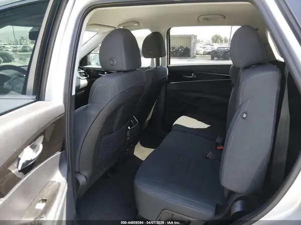 5XYPG4A59KG561614 2019 KIA SORENTO - Image 8