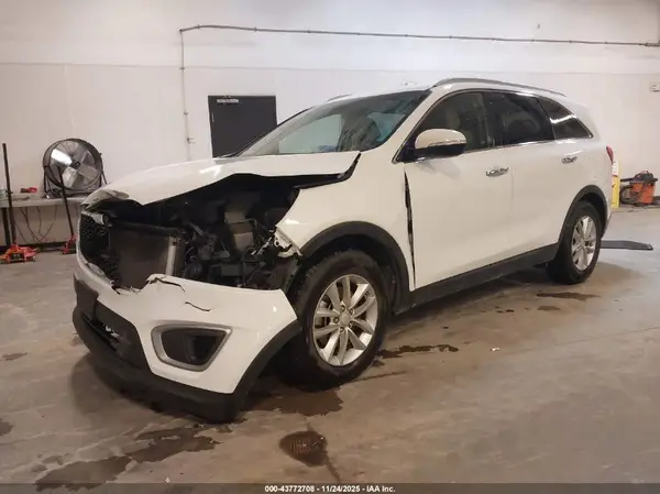 5XYPG4A5XGG033054 2016 KIA SORENTO - Image 2