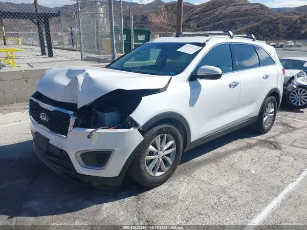 5XYPG4A5XGG077166 2016 KIA SORENTO - Image 2
