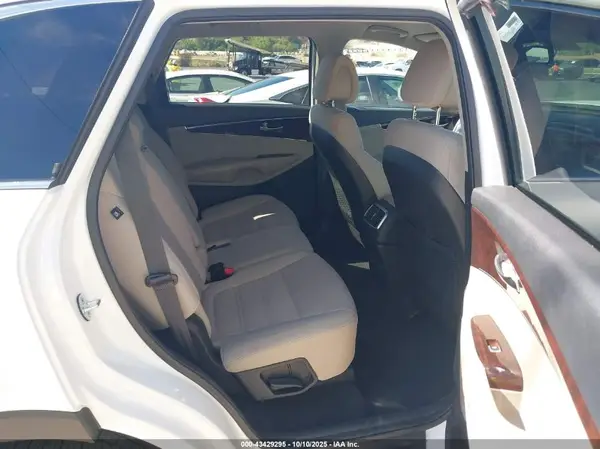 5XYPG4A5XGG077166 2016 KIA SORENTO - Image 8
