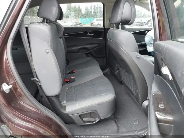5XYPG4A5XGG081637 2016 KIA SORENTO - Image 8