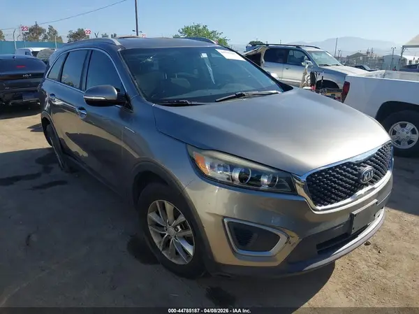 5XYPG4A5XGG129489 2016 KIA SORENTO - Image 1