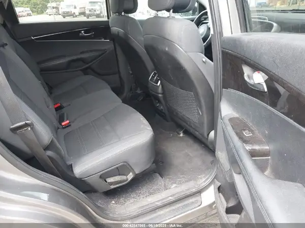 5XYPG4A5XGG174111 2016 KIA SORENTO - Image 8