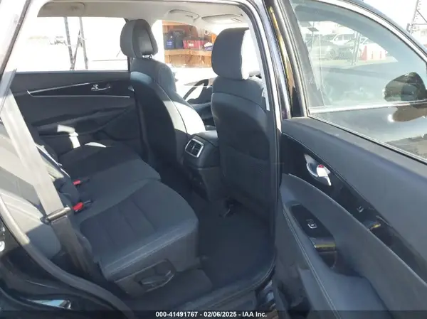 5XYPG4A5XGG177607 2016 KIA SORENTO - Image 8