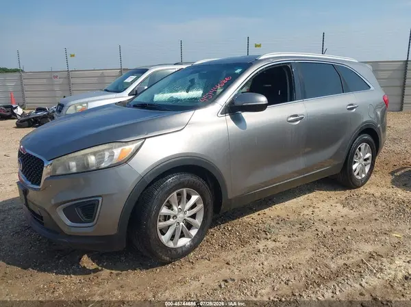 5XYPG4A5XHG199429 2017 KIA SORENTO - Image 2