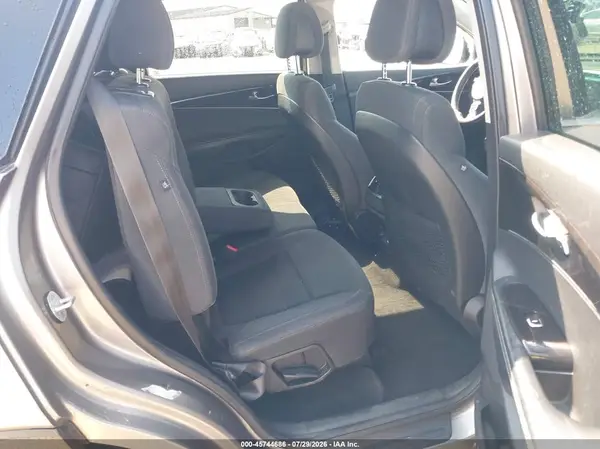 5XYPG4A5XHG199429 2017 KIA SORENTO - Image 8