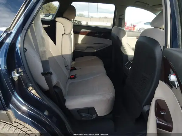 5XYPG4A5XHG221414 2017 KIA SORENTO - Image 8