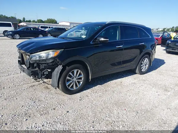 5XYPG4A5XJG339159 2018 KIA SORENTO - Image 2