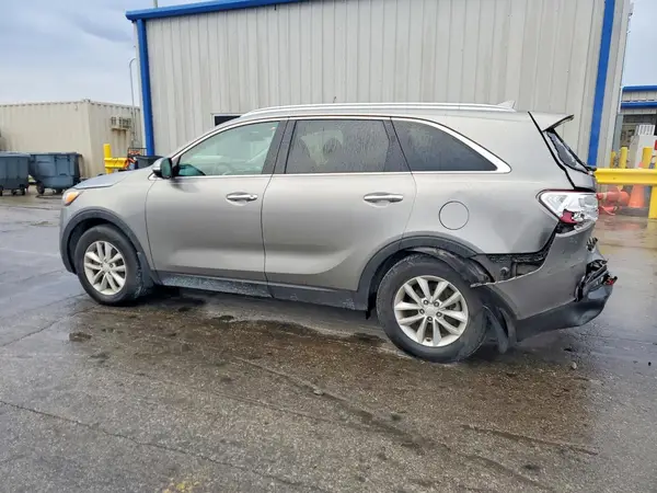 5XYPG4A5XJG358570 2018 KIA SORENTO - Image 2