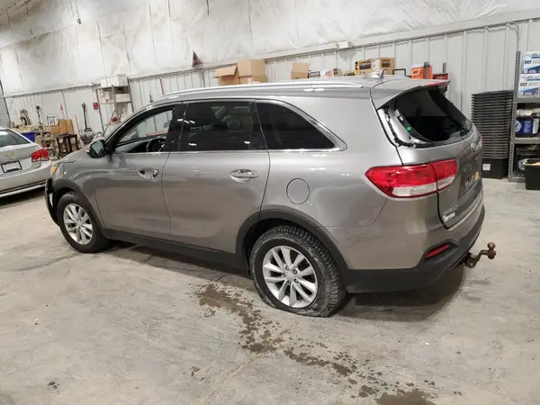 5XYPG4A5XJG374879 2018 KIA SORENTO - Image 2