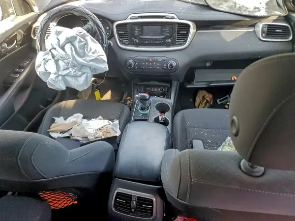 5XYPG4A5XJG387177 2018 KIA SORENTO - Image 8