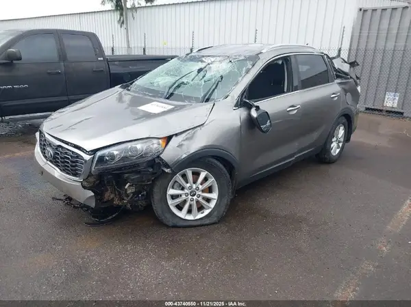 5XYPG4A5XKG449243 2019 KIA SORENTO - Image 2
