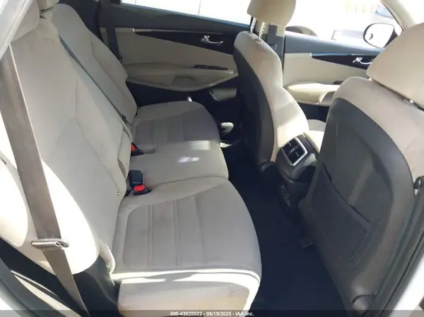 5XYPG4A5XKG467404 2019 KIA SORENTO - Image 8