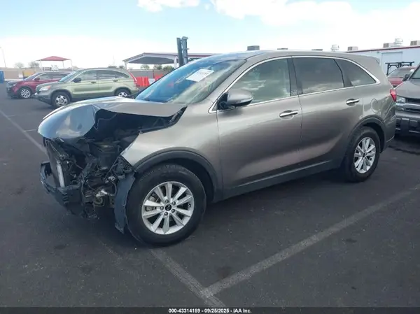 5XYPG4A5XKG469895 2019 KIA SORENTO - Image 2