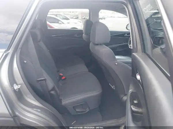 5XYPG4A5XKG469895 2019 KIA SORENTO - Image 8