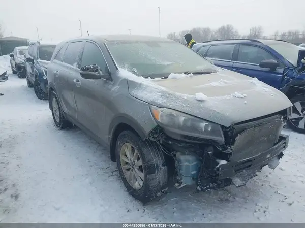 5XYPG4A5XKG494179 2019 KIA SORENTO - Image 1