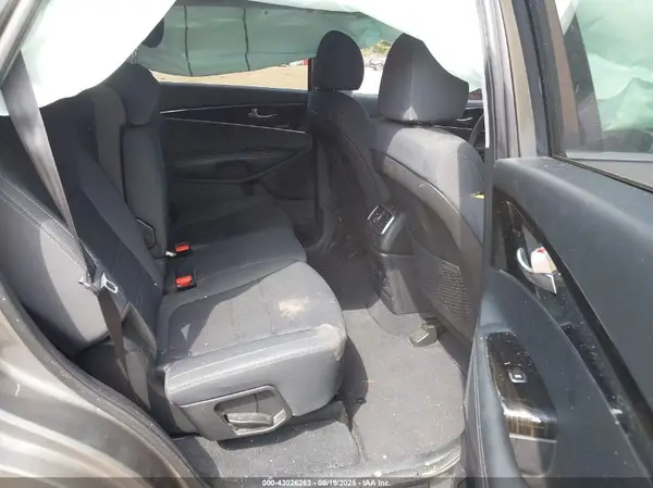 5XYPG4A5XKG496739 2019 KIA SORENTO - Image 8