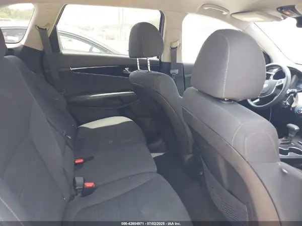 5XYPG4A5XKG555143 2019 KIA SORENTO - Image 8