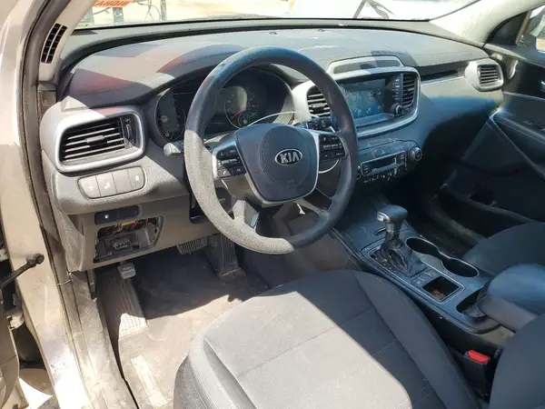 5XYPG4A5XKG561668 2019 KIA SORENTO - Image 8
