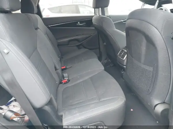 5XYPG4A5XKG570869 2019 KIA SORENTO - Image 8